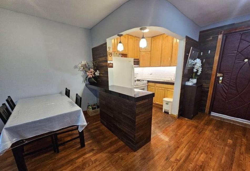 207 Ocean Parkway, Brooklyn, New York 11218, 1 Bedroom Bedrooms, ,1 BathroomBathrooms,Residential,For Sale,Ocean,489844