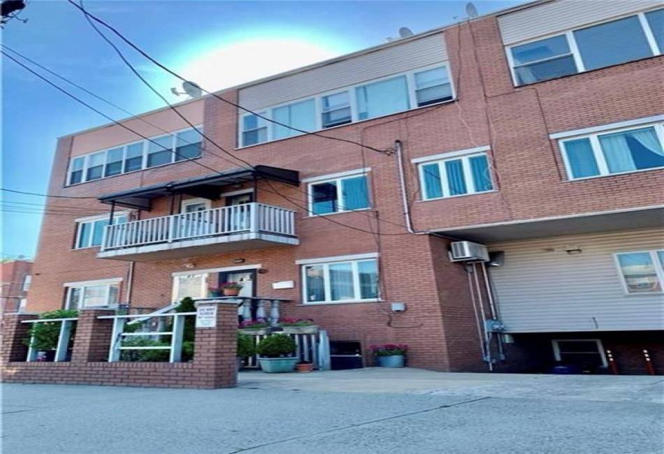 78 28th Avenue, Brooklyn, New York 11214, 6 Bedrooms Bedrooms, ,3 BathroomsBathrooms,Residential,For Sale,28th,489849