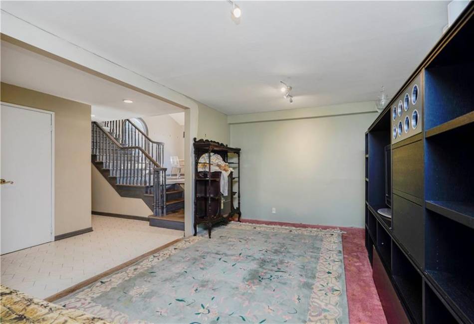 333 Mayfair Drive N, Brooklyn, New York 11234, 3 Bedrooms Bedrooms, ,2.5 BathroomsBathrooms,Residential,For Sale,Mayfair Drive N,489861