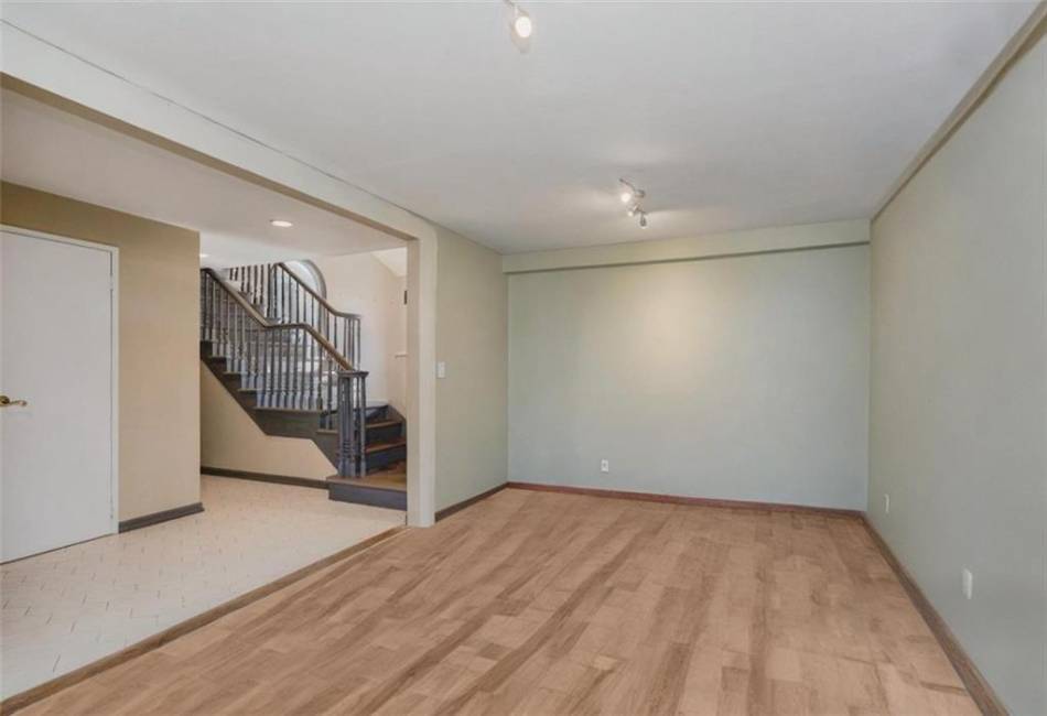 333 Mayfair Drive N, Brooklyn, New York 11234, 3 Bedrooms Bedrooms, ,2.5 BathroomsBathrooms,Residential,For Sale,Mayfair Drive N,489861