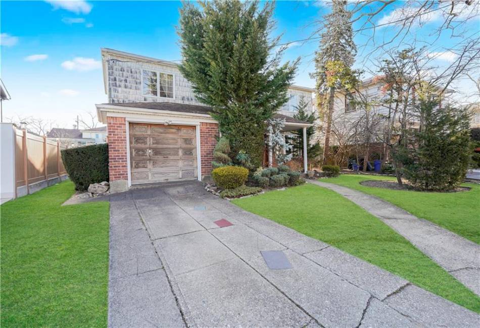 333 Mayfair Drive N, Brooklyn, New York 11234, 3 Bedrooms Bedrooms, ,2.5 BathroomsBathrooms,Residential,For Sale,Mayfair Drive N,489861