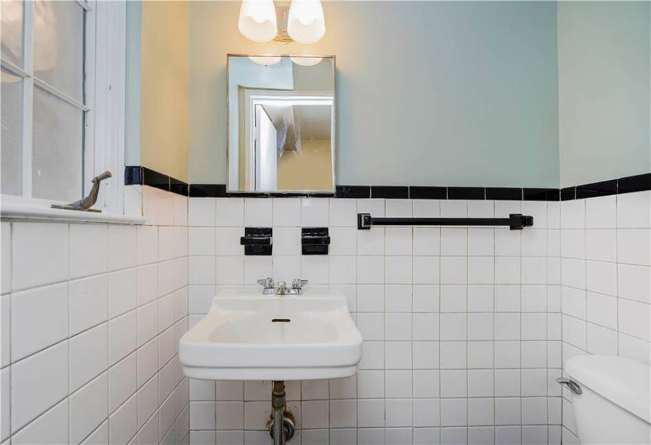 333 Mayfair Drive N, Brooklyn, New York 11234, 3 Bedrooms Bedrooms, ,2.5 BathroomsBathrooms,Residential,For Sale,Mayfair Drive N,489861