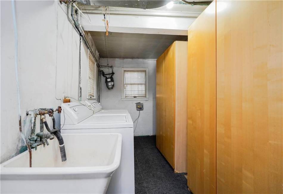 333 Mayfair Drive N, Brooklyn, New York 11234, 3 Bedrooms Bedrooms, ,2.5 BathroomsBathrooms,Residential,For Sale,Mayfair Drive N,489861