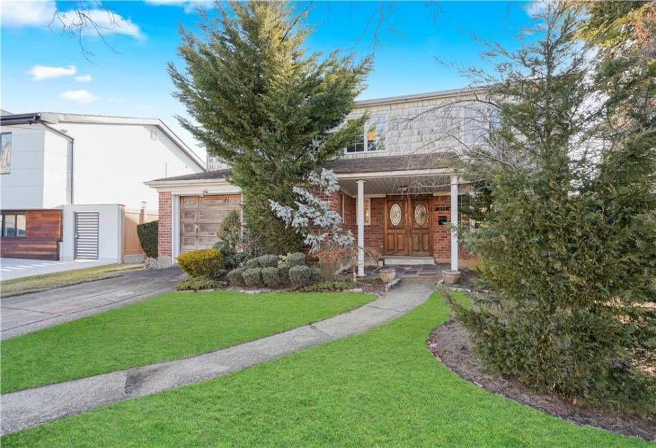 333 Mayfair Drive N, Brooklyn, New York 11234, 3 Bedrooms Bedrooms, ,2.5 BathroomsBathrooms,Residential,For Sale,Mayfair Drive N,489861