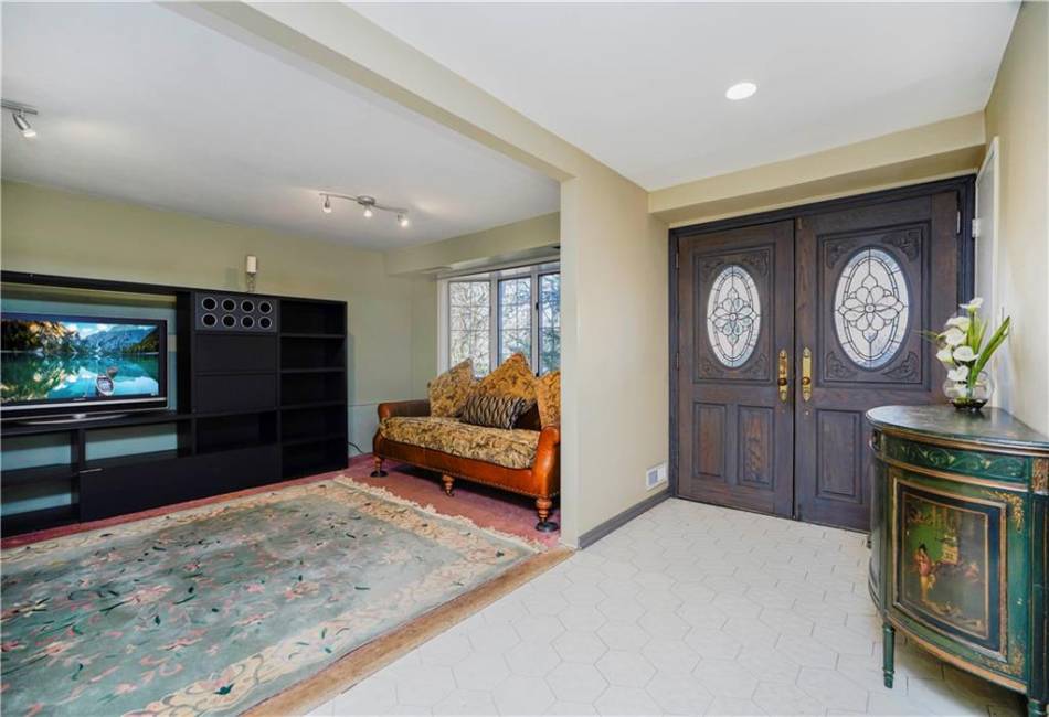 333 Mayfair Drive N, Brooklyn, New York 11234, 3 Bedrooms Bedrooms, ,2.5 BathroomsBathrooms,Residential,For Sale,Mayfair Drive N,489861