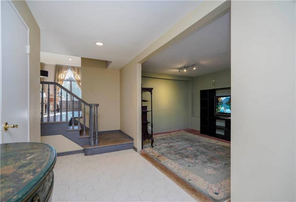 333 Mayfair Drive N, Brooklyn, New York 11234, 3 Bedrooms Bedrooms, ,2.5 BathroomsBathrooms,Residential,For Sale,Mayfair Drive N,489861