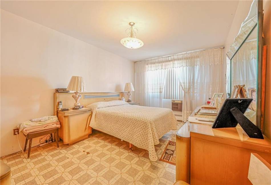 2212 81st Street, Brooklyn, New York 11214, 8 Bedrooms Bedrooms, ,5 BathroomsBathrooms,Residential,For Sale,81st,489840
