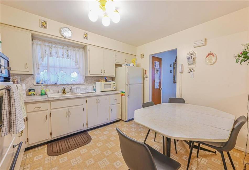 2212 81st Street, Brooklyn, New York 11214, 8 Bedrooms Bedrooms, ,5 BathroomsBathrooms,Residential,For Sale,81st,489840