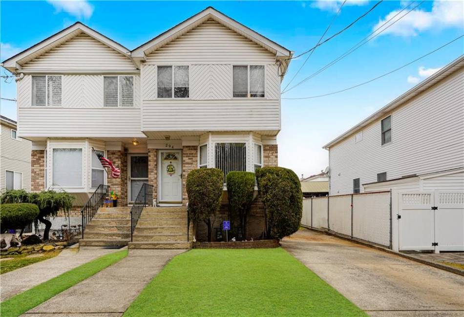 294 Alverson Avenue, Brooklyn, New York 10309, 4 Bedrooms Bedrooms, ,4 BathroomsBathrooms,Residential,For Sale,Alverson,489916