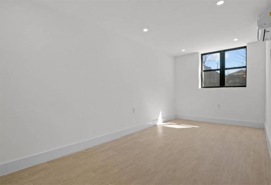 9512 Avenue B, Brooklyn, New York 11236, 5 Bedrooms Bedrooms, ,Residential,For Sale,Avenue B,489917