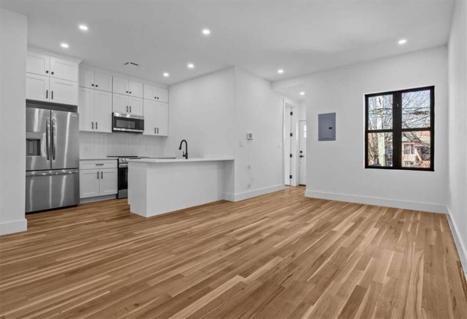 9512 Avenue B, Brooklyn, New York 11236, 5 Bedrooms Bedrooms, ,Residential,For Sale,Avenue B,489917