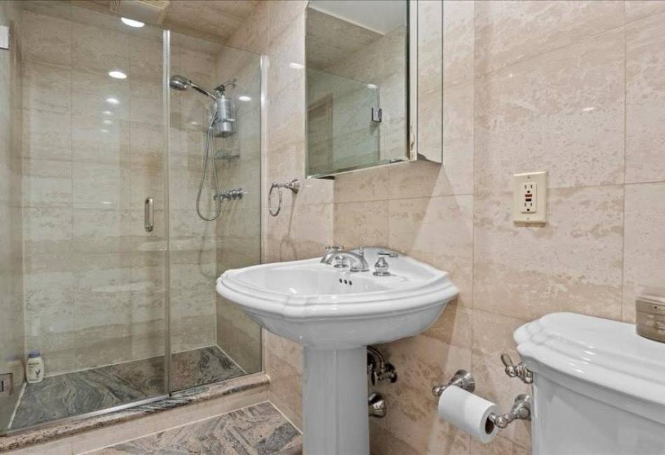 2381 72nd Street, Brooklyn, New York 11234, 4 Bedrooms Bedrooms, ,4 BathroomsBathrooms,Residential,For Sale,72nd,489924