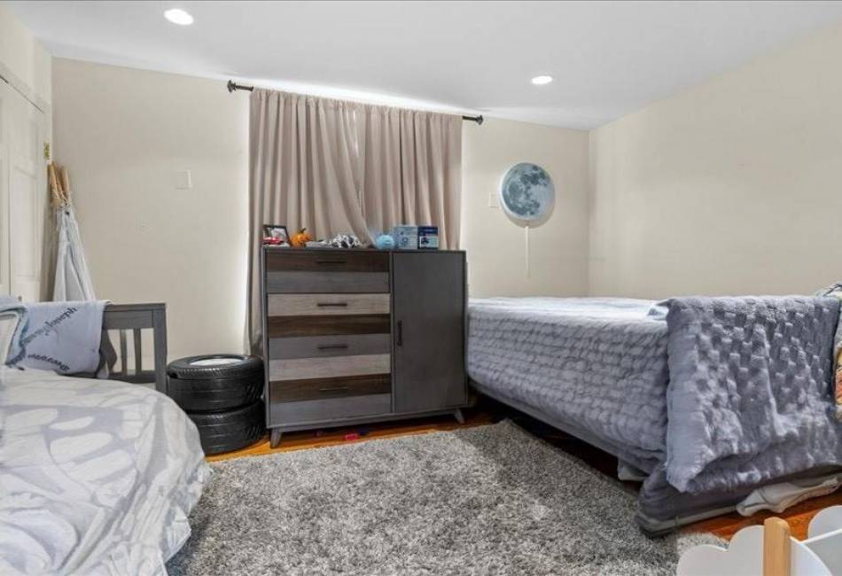 2381 72nd Street, Brooklyn, New York 11234, 4 Bedrooms Bedrooms, ,4 BathroomsBathrooms,Residential,For Sale,72nd,489924