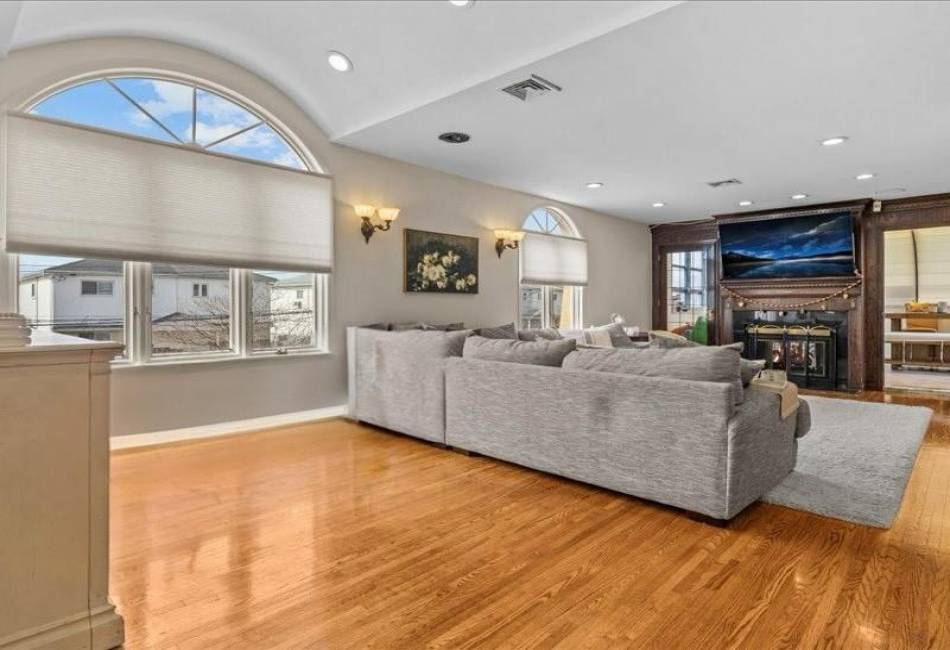 2381 72nd Street, Brooklyn, New York 11234, 4 Bedrooms Bedrooms, ,4 BathroomsBathrooms,Residential,For Sale,72nd,489924