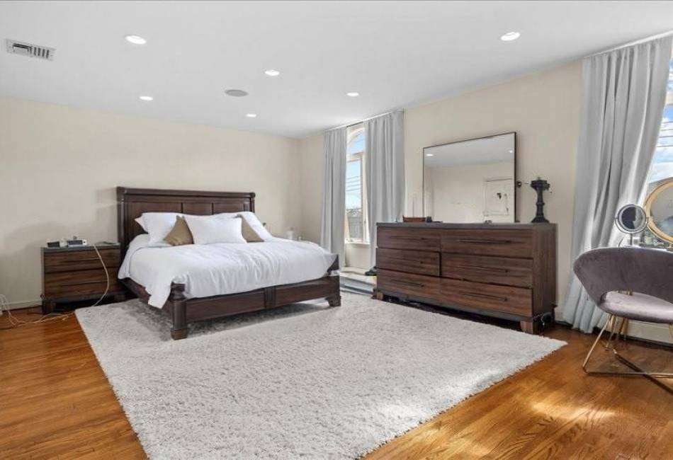 2381 72nd Street, Brooklyn, New York 11234, 4 Bedrooms Bedrooms, ,4 BathroomsBathrooms,Residential,For Sale,72nd,489924