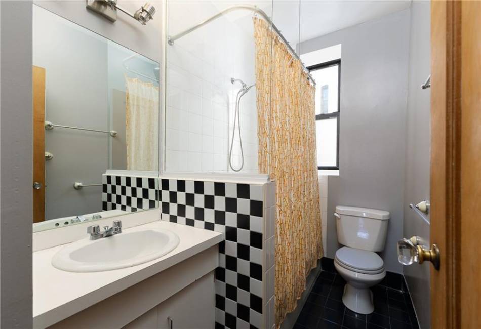 179 Ocean Parkway, Brooklyn, New York 11218, 2 Bedrooms Bedrooms, ,1 BathroomBathrooms,Residential,For Sale,Ocean,489930