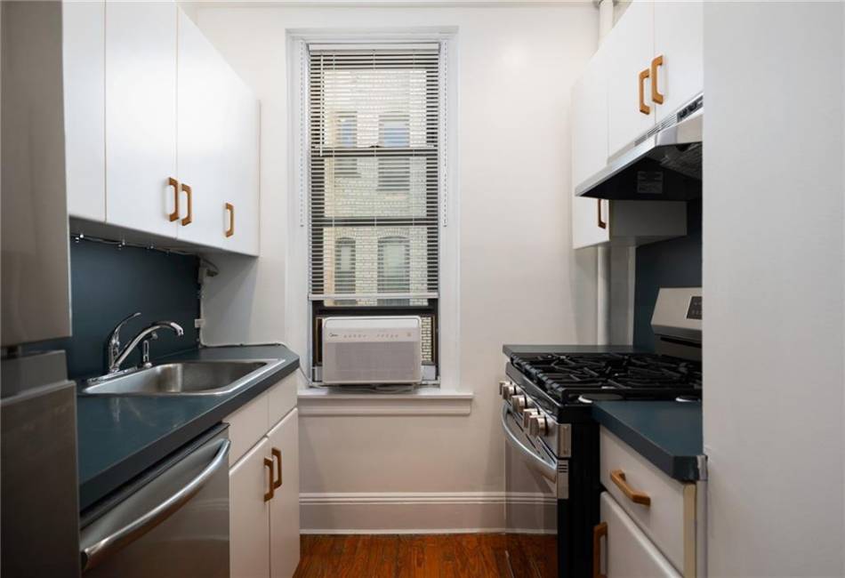 179 Ocean Parkway, Brooklyn, New York 11218, 2 Bedrooms Bedrooms, ,1 BathroomBathrooms,Residential,For Sale,Ocean,489930