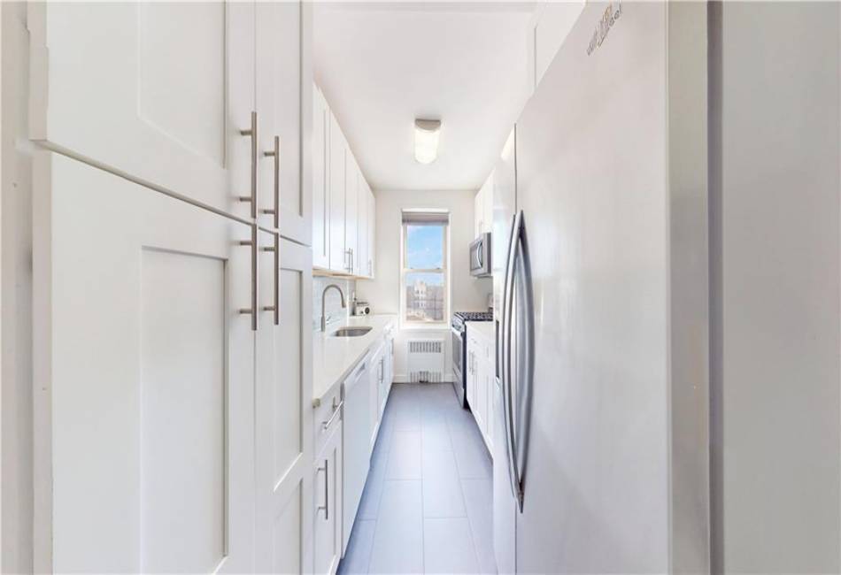 9425 Shore Road, Brooklyn, New York 11209, 2 Bedrooms Bedrooms, ,2 BathroomsBathrooms,Residential,For Sale,Shore,489923