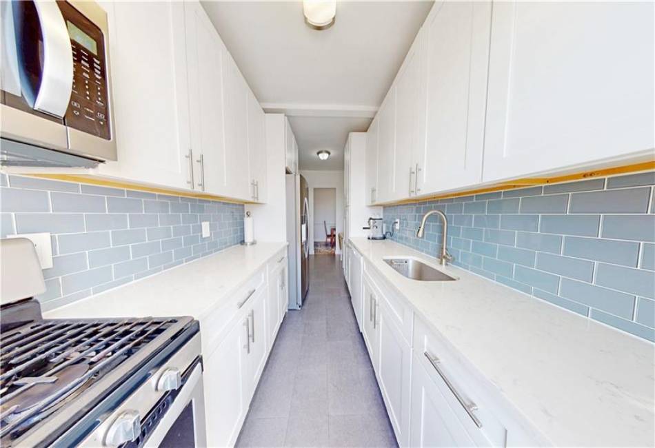 9425 Shore Road, Brooklyn, New York 11209, 2 Bedrooms Bedrooms, ,2 BathroomsBathrooms,Residential,For Sale,Shore,489923