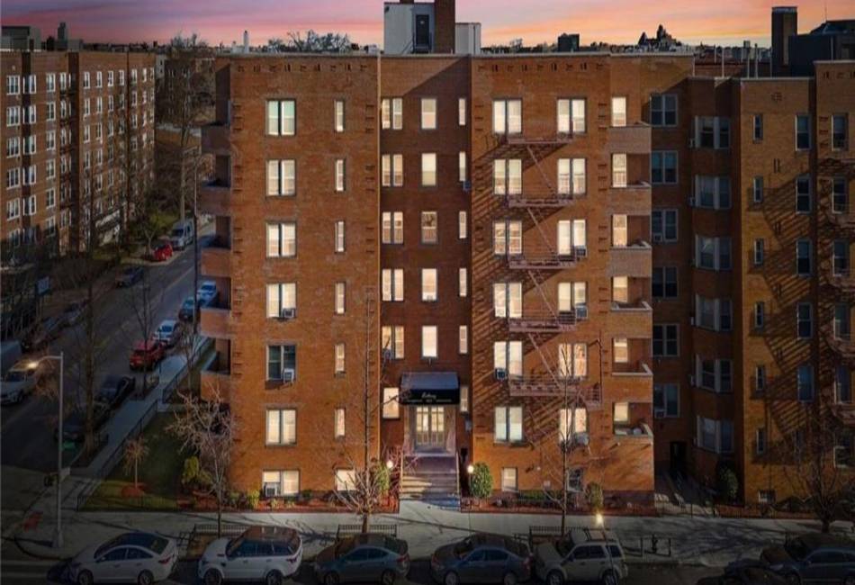 9425 Shore Road, Brooklyn, New York 11209, 2 Bedrooms Bedrooms, ,2 BathroomsBathrooms,Residential,For Sale,Shore,489923