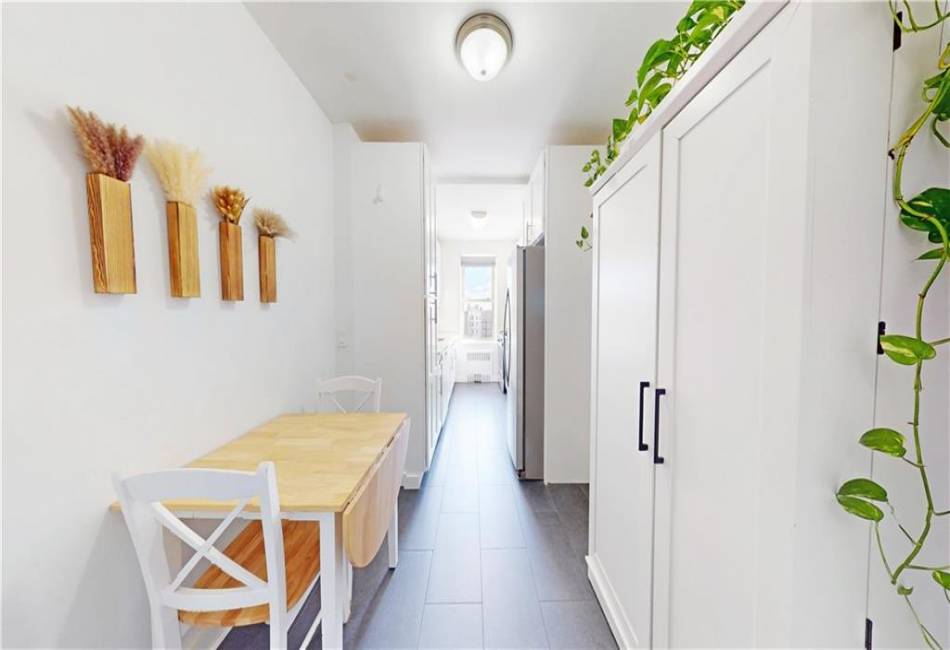 9425 Shore Road, Brooklyn, New York 11209, 2 Bedrooms Bedrooms, ,2 BathroomsBathrooms,Residential,For Sale,Shore,489923