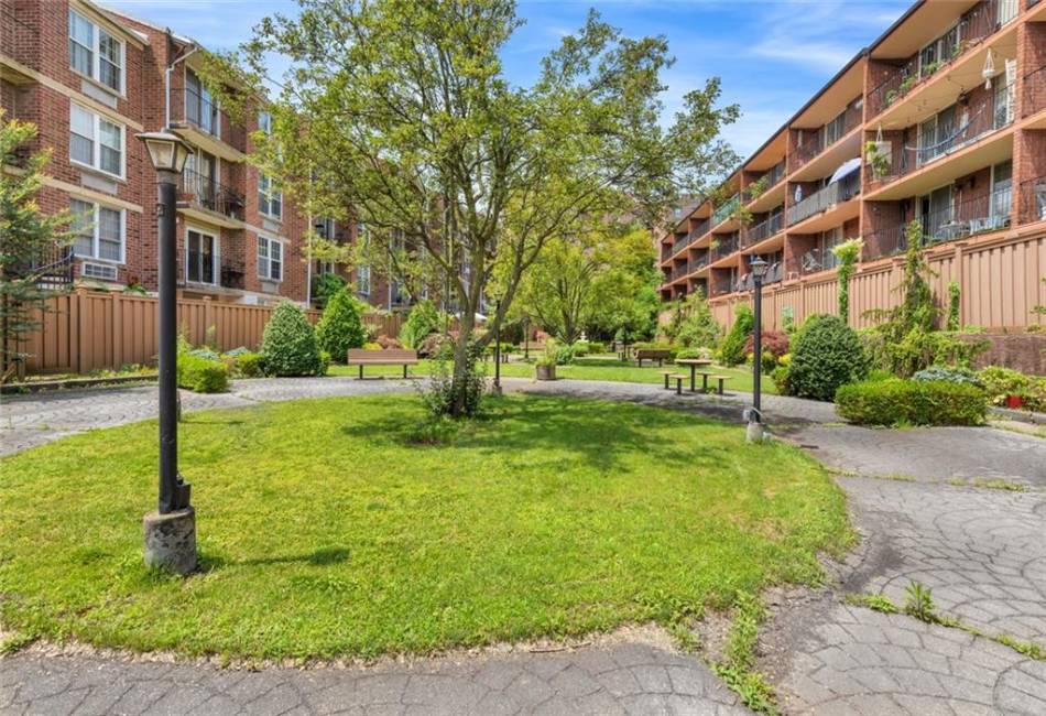 308 101st Street, Brooklyn, New York 11209, 1 Bedroom Bedrooms, ,1 BathroomBathrooms,Residential,For Sale,101st,489938