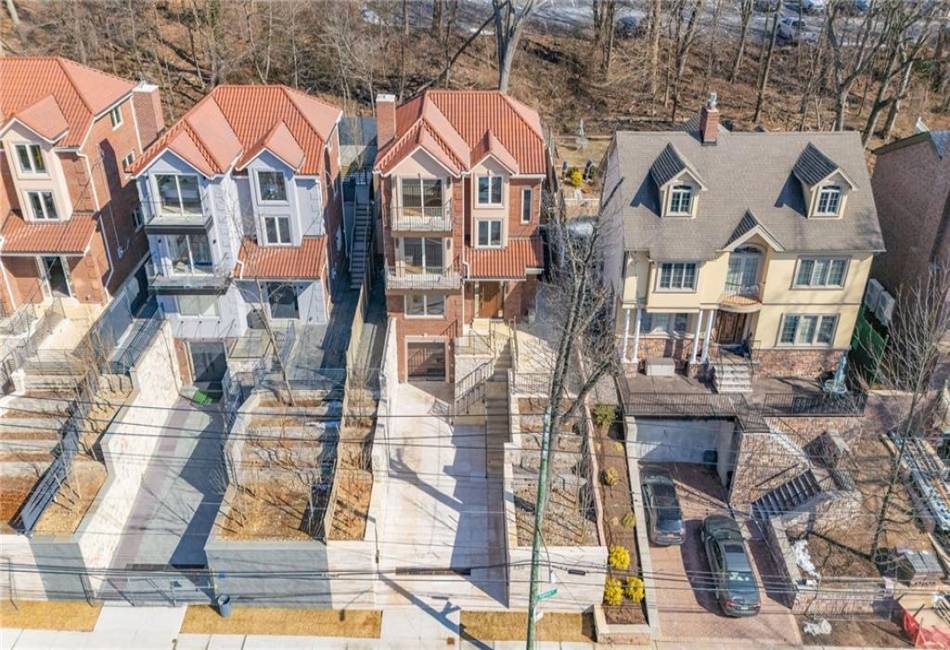 139 Highland Avenue, Brooklyn, New York 10301, 4 Bedrooms Bedrooms, ,4 BathroomsBathrooms,Residential,For Sale,Highland,489927