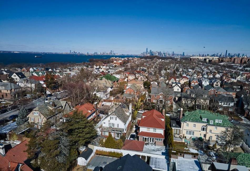 74 81st Street, Brooklyn, New York 11209, 6 Bedrooms Bedrooms, ,5 BathroomsBathrooms,Residential,For Sale,81st,489958