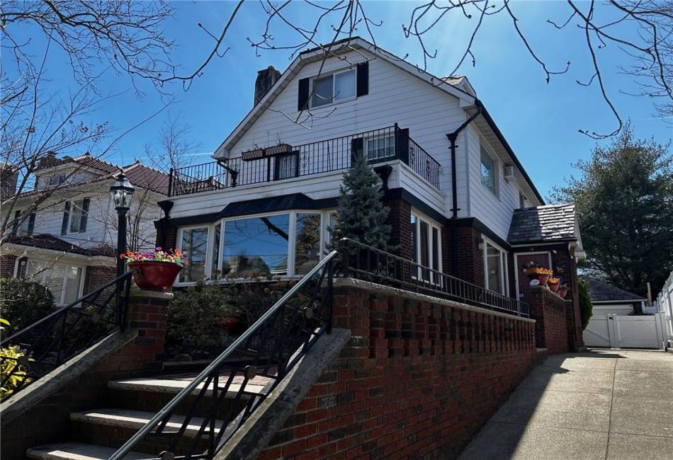 74 81st Street, Brooklyn, New York 11209, 6 Bedrooms Bedrooms, ,5 BathroomsBathrooms,Residential,For Sale,81st,489958
