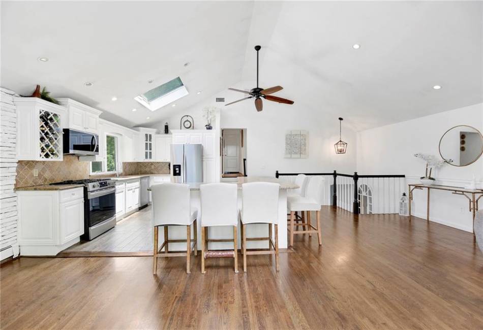 384 Railroad Avenue, Staten Island, New York 10304, 4 Bedrooms Bedrooms, ,4 BathroomsBathrooms,Residential,For Sale,Railroad,489967