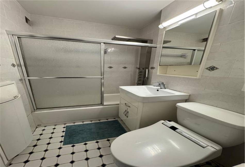2610 Ocean Parkway, Brooklyn, New York 11235, 1 Bedroom Bedrooms, ,1 BathroomBathrooms,Residential,For Sale,Ocean,489970