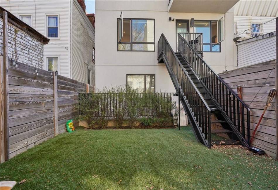 1009 Hancock Street, Brooklyn, New York 11221, 1 Bedroom Bedrooms, ,1.5 BathroomsBathrooms,Residential,For Sale,Hancock,489603