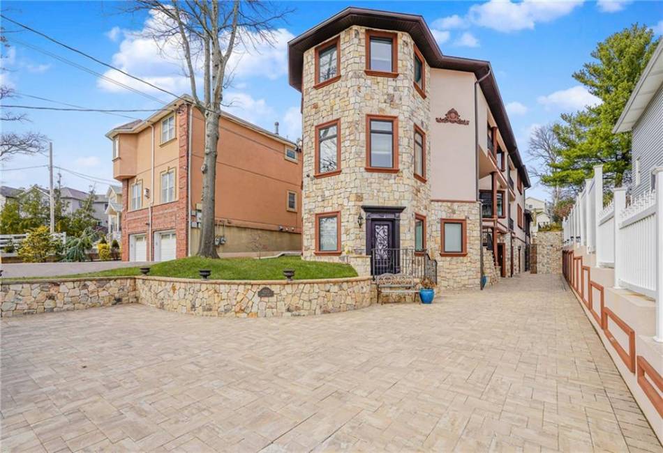 6233 Amboy Road, Staten Island, New York 10309, 4 Bedrooms Bedrooms, ,Residential,For Sale,Amboy,489953