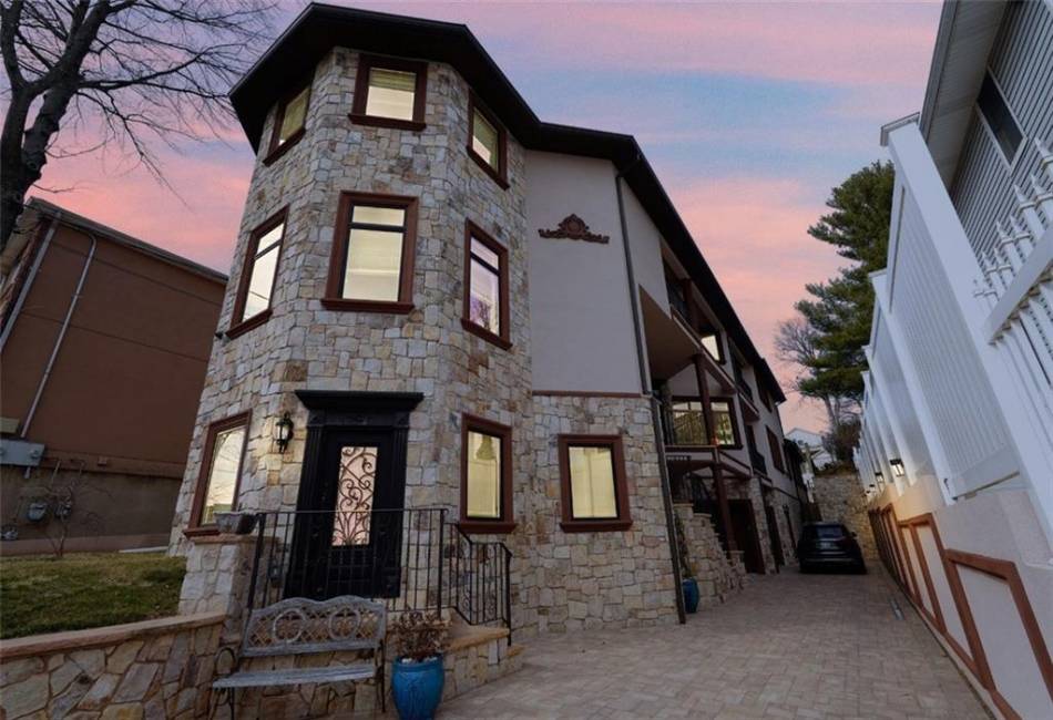 6233 Amboy Road, Staten Island, New York 10309, 4 Bedrooms Bedrooms, ,Residential,For Sale,Amboy,489953