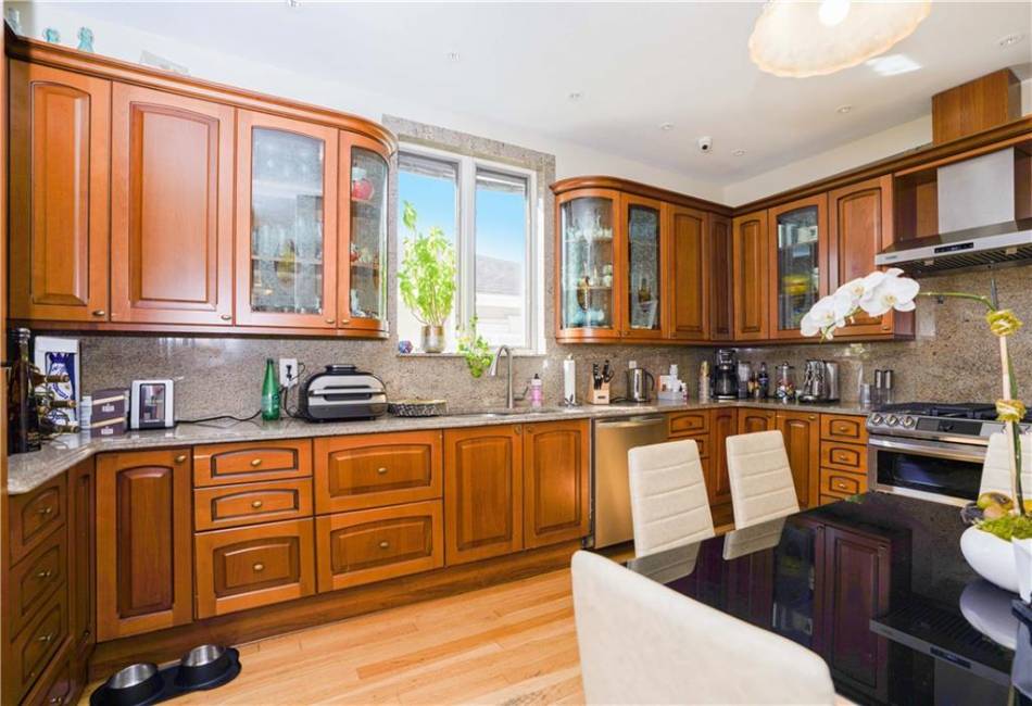 2314 National Drive, Brooklyn, New York 11234, 5 Bedrooms Bedrooms, ,4 BathroomsBathrooms,Residential,For Sale,National,489971