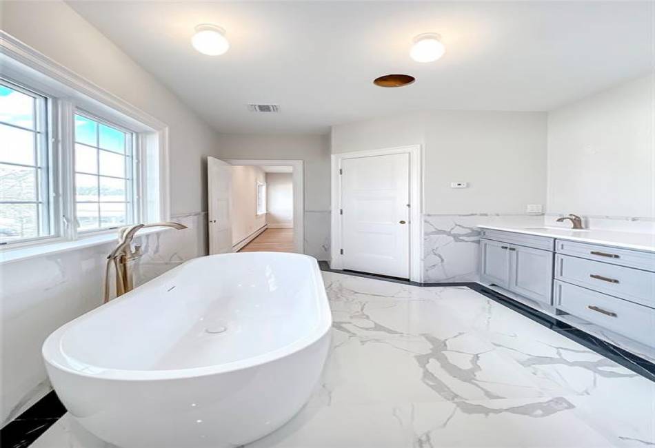 859 Lamont Avenue, Staten Island, New York 10309, 4 Bedrooms Bedrooms, ,6 BathroomsBathrooms,Residential,For Sale,Lamont,490002