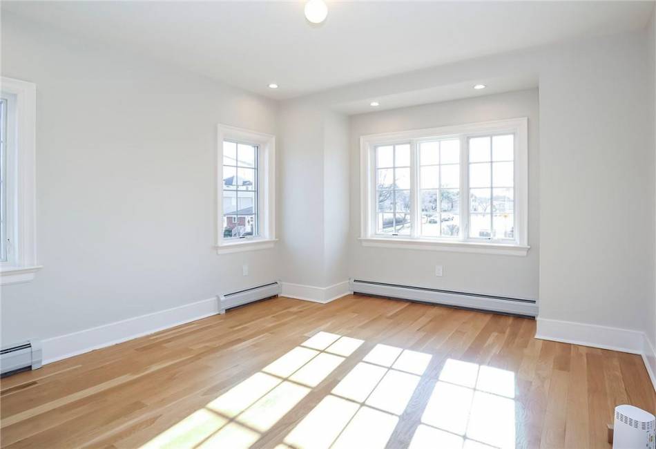 859 Lamont Avenue, Staten Island, New York 10309, 4 Bedrooms Bedrooms, ,6 BathroomsBathrooms,Residential,For Sale,Lamont,490002