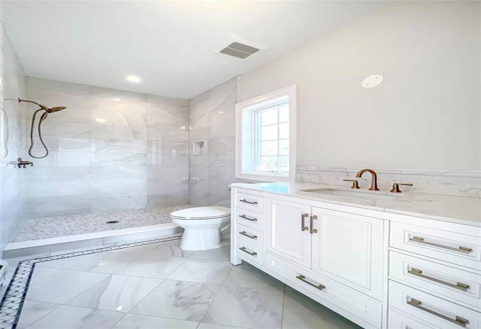 859 Lamont Avenue, Staten Island, New York 10309, 4 Bedrooms Bedrooms, ,6 BathroomsBathrooms,Residential,For Sale,Lamont,490002