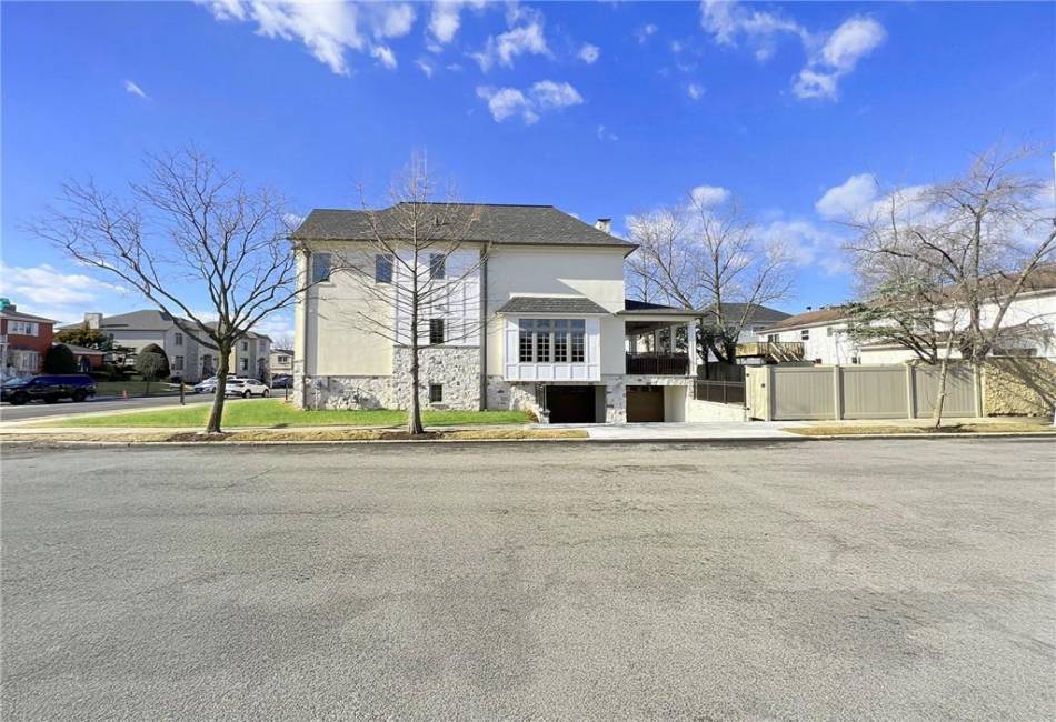 859 Lamont Avenue, Staten Island, New York 10309, 4 Bedrooms Bedrooms, ,6 BathroomsBathrooms,Residential,For Sale,Lamont,490002