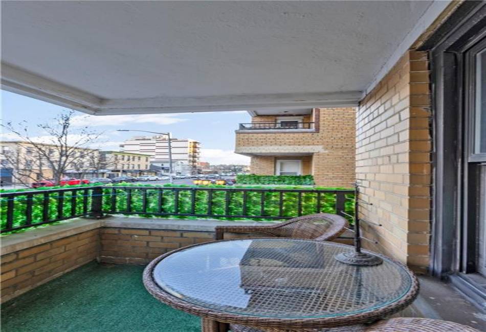 150 End Avenue, Brooklyn, New York 11235, 1 Bedroom Bedrooms, ,1 BathroomBathrooms,Residential,For Sale,End,490028