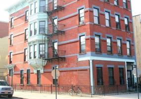 184 Stuyvesant Avenue, Brooklyn, New York 11221, 3 Bedrooms Bedrooms, ,1.5 BathroomsBathrooms,Residential,For Sale,Stuyvesant,490033