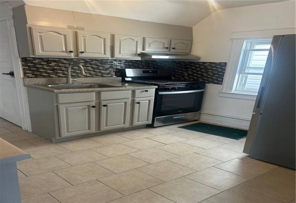 85-04 89th Avenue, Woodhaven, New York 11421, 2 Bedrooms Bedrooms, ,1 BathroomBathrooms,Rental,For Sale,89th,490044