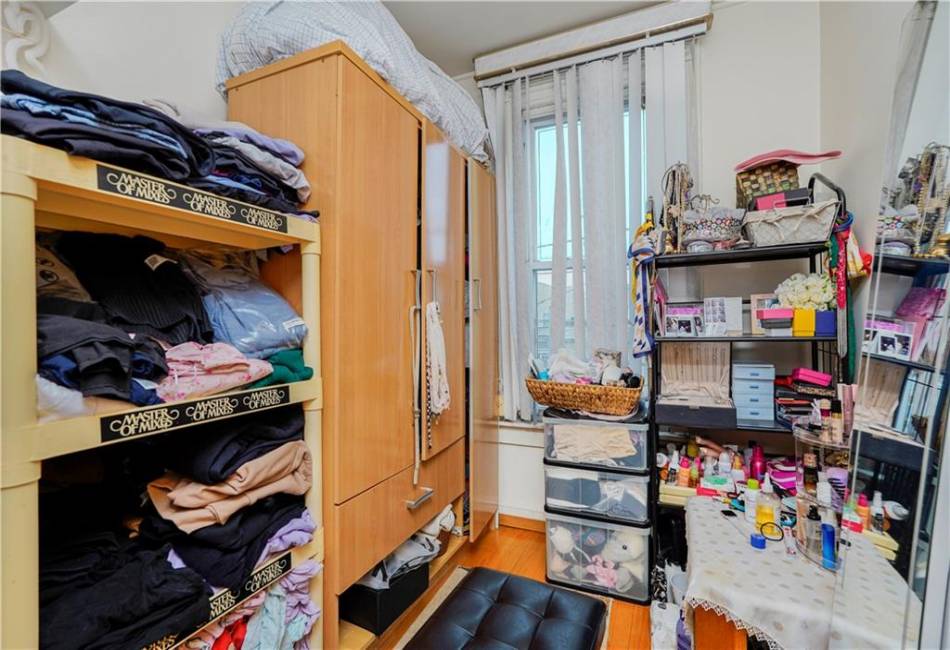 112 Bay 10th Street, Brooklyn, New York 11228, 6 Bedrooms Bedrooms, ,3 BathroomsBathrooms,Residential,For Sale,Bay 10th,490056