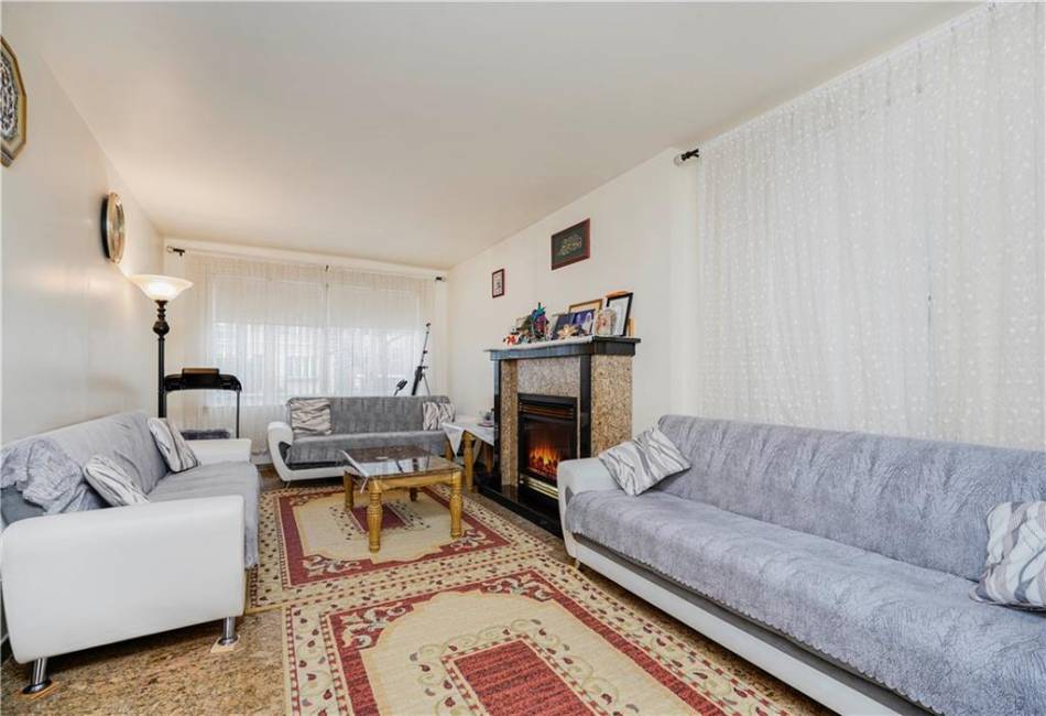 112 Bay 10th Street, Brooklyn, New York 11228, 6 Bedrooms Bedrooms, ,3 BathroomsBathrooms,Residential,For Sale,Bay 10th,490056