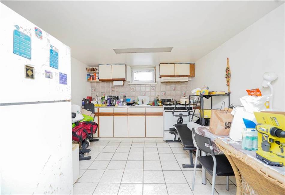 112 Bay 10th Street, Brooklyn, New York 11228, 6 Bedrooms Bedrooms, ,3 BathroomsBathrooms,Residential,For Sale,Bay 10th,490056