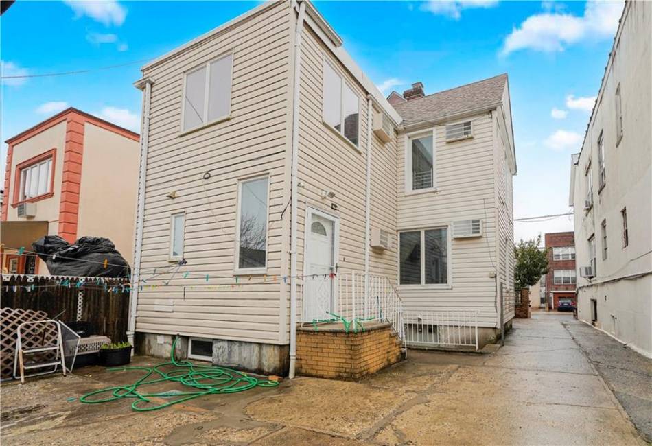 112 Bay 10th Street, Brooklyn, New York 11228, 6 Bedrooms Bedrooms, ,3 BathroomsBathrooms,Residential,For Sale,Bay 10th,490056