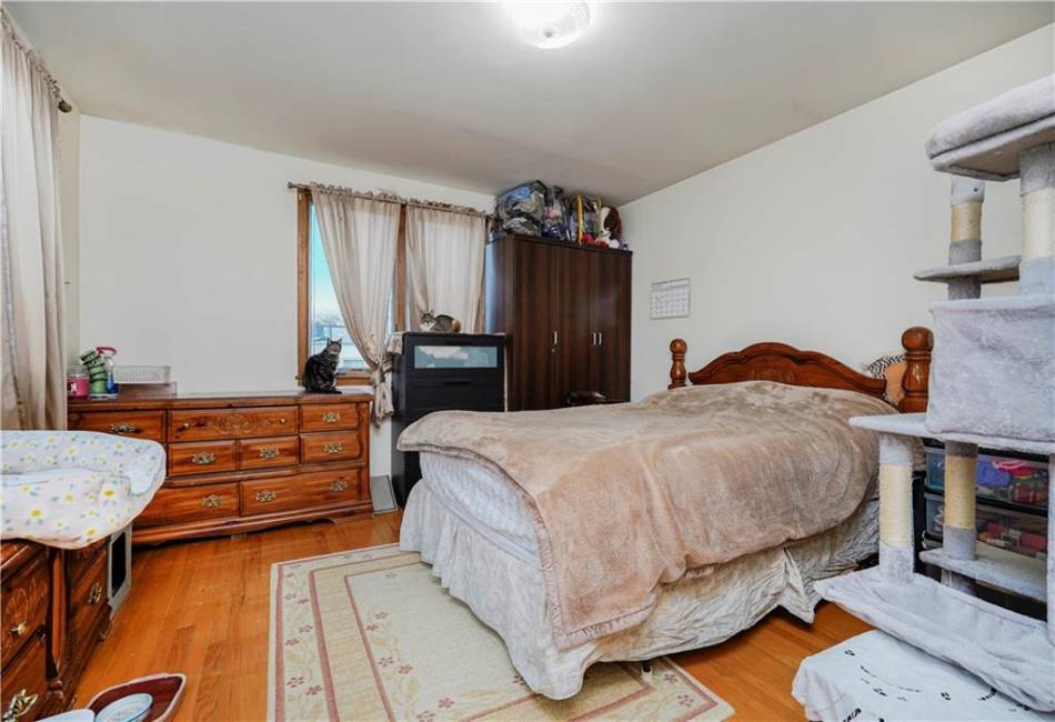 112 Bay 10th Street, Brooklyn, New York 11228, 6 Bedrooms Bedrooms, ,3 BathroomsBathrooms,Residential,For Sale,Bay 10th,490056
