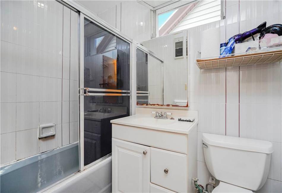 112 Bay 10th Street, Brooklyn, New York 11228, 6 Bedrooms Bedrooms, ,3 BathroomsBathrooms,Residential,For Sale,Bay 10th,490056