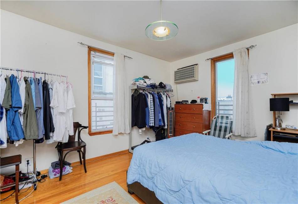 112 Bay 10th Street, Brooklyn, New York 11228, 6 Bedrooms Bedrooms, ,3 BathroomsBathrooms,Residential,For Sale,Bay 10th,490056