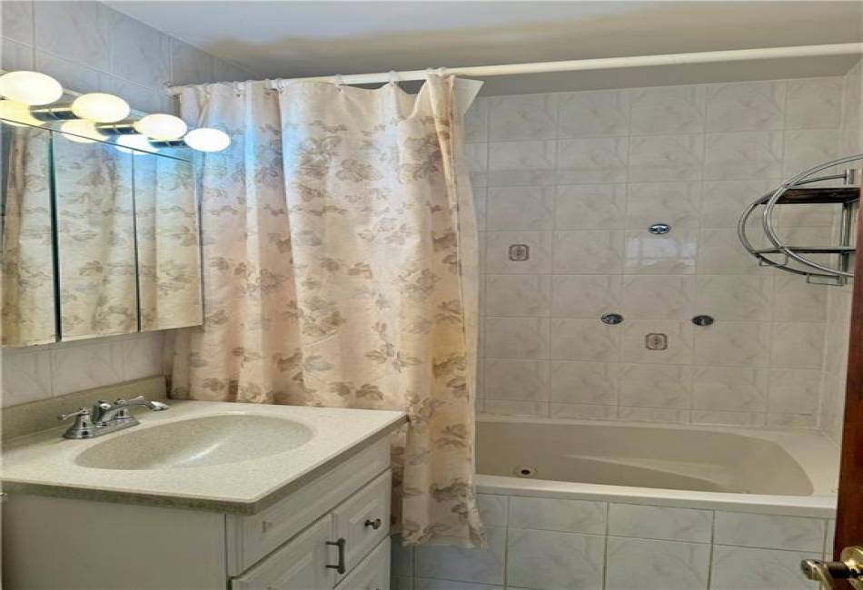 1075 Sheepshead Bay Road, Brooklyn, New York 11229, 1 Bedroom Bedrooms, ,1 BathroomBathrooms,Residential,For Sale,Sheepshead Bay,490059